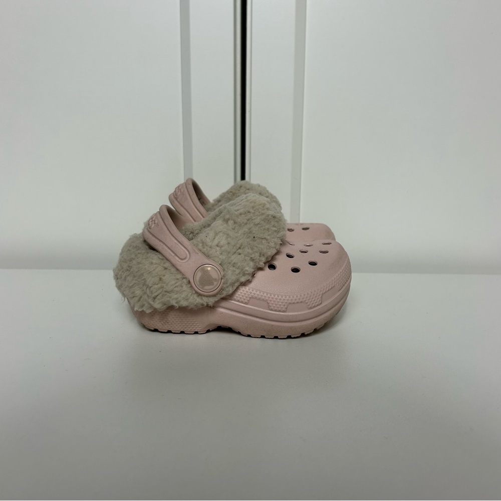 Crocs pastel pink lined shearling 4c